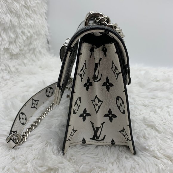 ❌SOLD❌ Louis Vuitton Wynwood Black Monogram Bag! - Picture 13 of 16